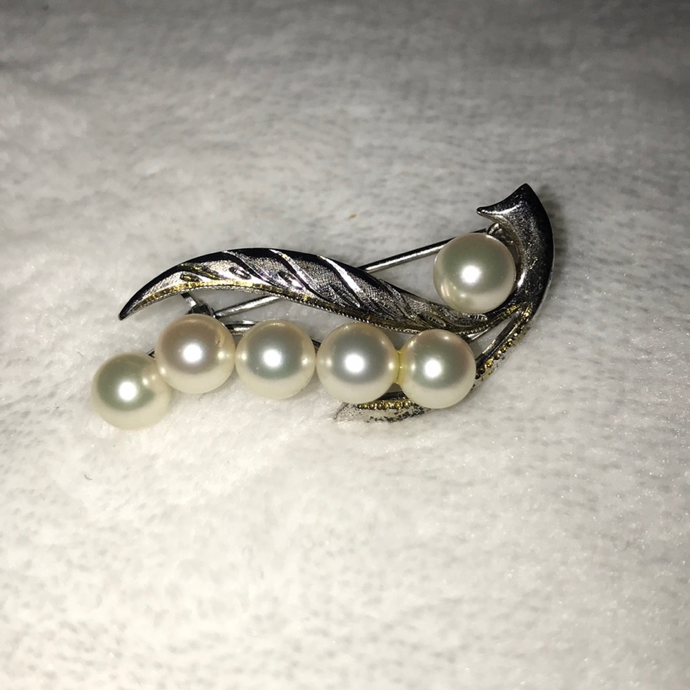 👑Sterling silver pearl 🌊brooch